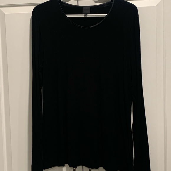 In wear long sleeve, T-shirt, size XL - Picture 3 of 7